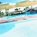 Oasis With Jacuzzi *