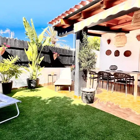 Oasis With Jacuzzi 펜션