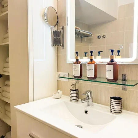 Oasis With Jacuzzi 펜션