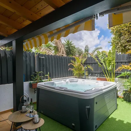 Oasis With Jacuzzi *