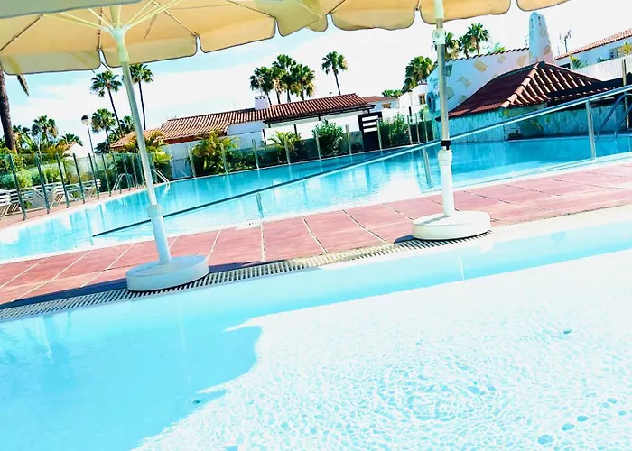 Oasis With Jacuzzi *