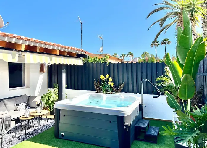 Oasis With Jacuzzi 度假居 *