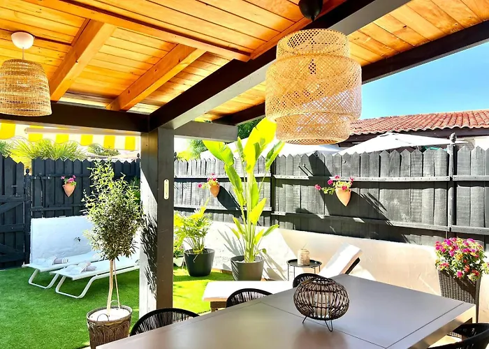 Oasis With Jacuzzi بيت للعطل