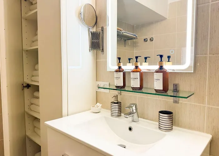 Oasis With Jacuzzi Holiday home