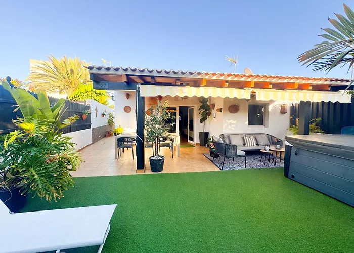 Oasis With Jacuzzi Holiday home *