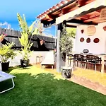 Oasis With Jacuzzi Holiday home