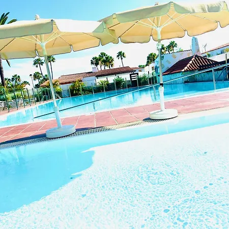 Oasis With Jacuzzi *