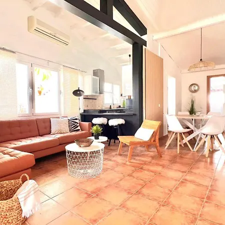 Oasis With Jacuzzi *