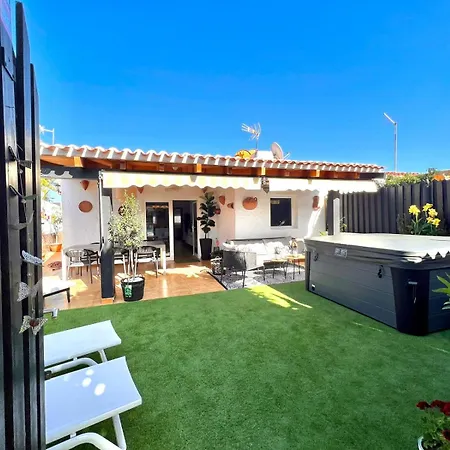 Vakantiehuis Oasis With Jacuzzi *