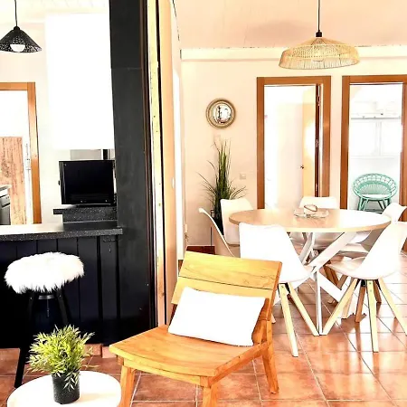 Nyaraló Oasis With Jacuzzi