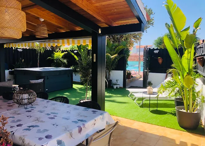 Будинок відпочинку Oasis With Jacuzzi