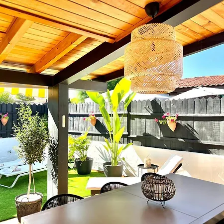 Oasis With Jacuzzi Ferienhaus